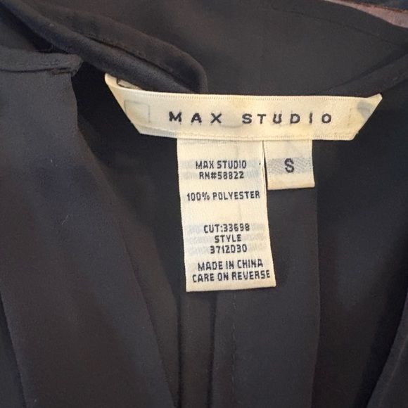 EUC -Max Studio Black V-Neck Pleated Blouse Short Sleeve High-Low Hem Size S - Picture 7 of 8